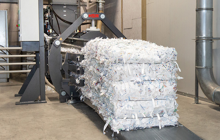 Ballenpresse HSM VK 4208 mit gepressten Randabschnitten