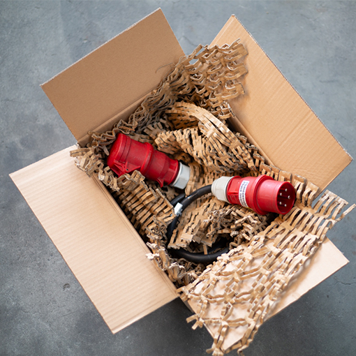 Mit Polstermatten verpackte Kabel