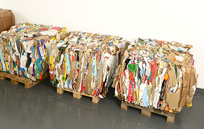 Karton Ballen auf Palette