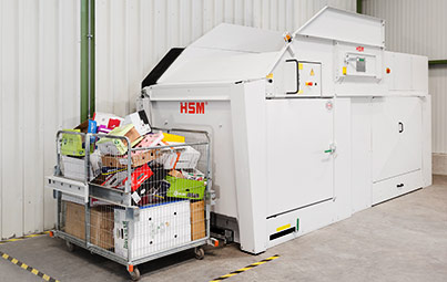 Horizontalballenpresse HSM HL 4809 mit vollem Abschachtelwagen